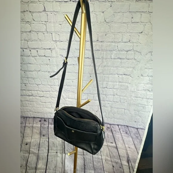 Etienne Aigner vintage black leather purse with gold accents - Picture 9 of 11